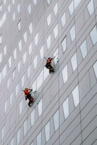 Lavoratori che effettuano lavori in quota